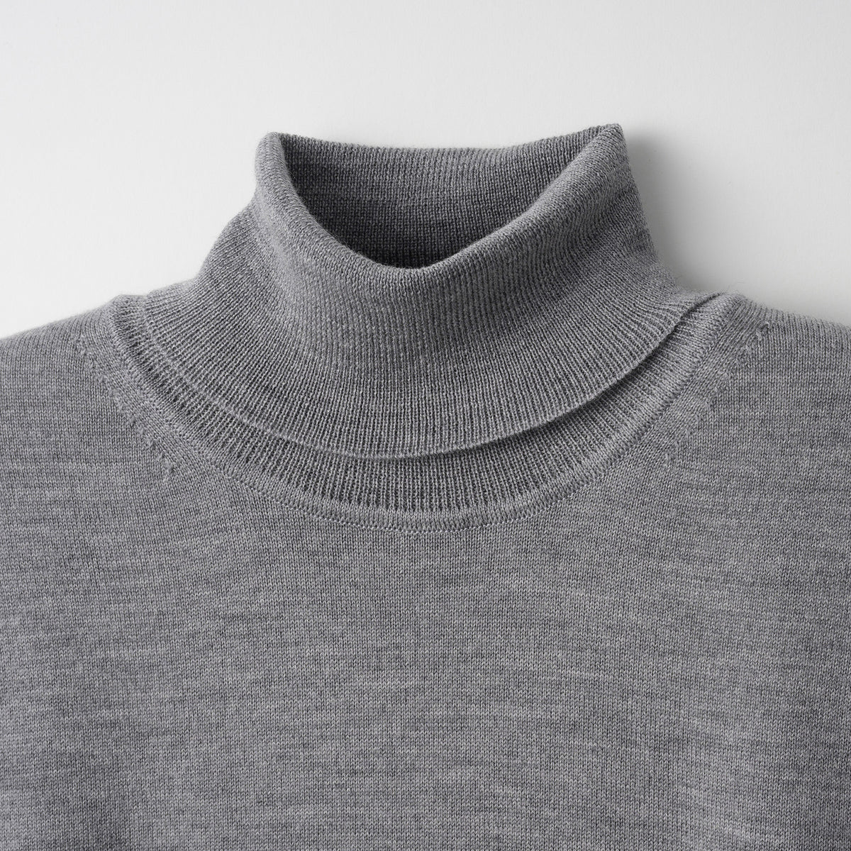 12G Lightweight Merino Wool Turtleneck